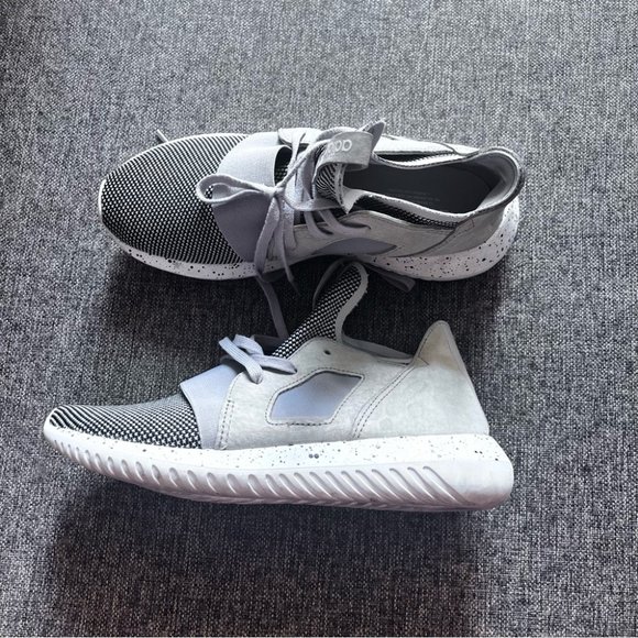 Adidas Women’s Tubular Defiant Athletic Shoe Size 6.5 - Picture 2 of 7